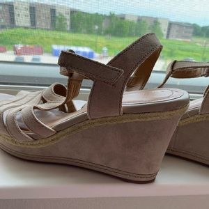 Clark’s Zia Reign wedge sandals